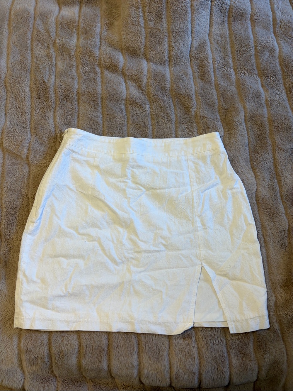 SHEIN White Waistband Mini Skirt with Front Tab Detail